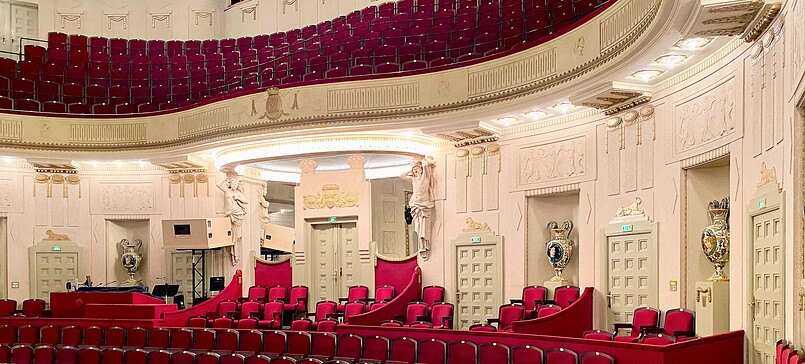 Architekturführung durch und um das Große Haus des Staatstheaters Cottbus