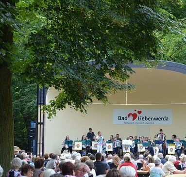 Kurkonzert mit dem "Bernhard.t.iner Akkordeonorchester"