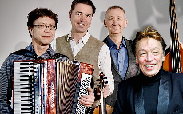 Foto: Jessica Wahl und Natalya Fenko, Lizenz: Caputher Musiken