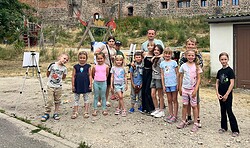 Ausstellung "Künstlerische Begegnung - Kinder gestalten ihre Welt"