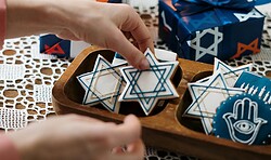 Präsentation der Hinweistafel für Max Silberberg