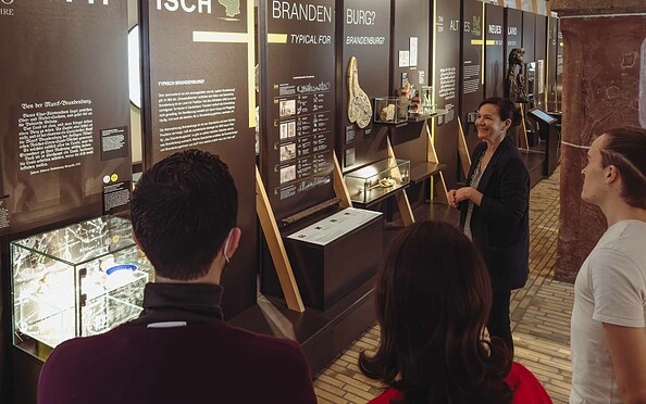 Führung in der Brandenburg.Ausstellung, Foto: BKG / N. Redlich, Lizenz: BKG / N. Redlich