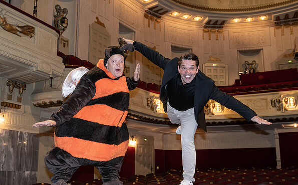 Hummel Mats (l., Martin Eitner) und Juri Tetzlaff, Foto: Bernd Schönberger, Lizenz: Brandenburgische Kulturstiftung Cottbus-Frankfurt (Oder)