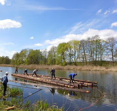Floßbau in Finowfurt, Foto: Gemeinde Schorfheide Anke Bielig, Lizenz: Gemeinde Schorfheide Anke Bielig