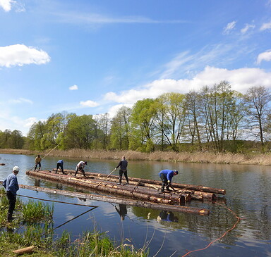Floßbau in Finowfurt, Foto: Gemeinde Schorfheide Anke Bielig, Lizenz: Gemeinde Schorfheide Anke Bielig