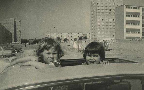 Foto: Kurz nach dem Einzug in die neue Wohnung in der Galileistraße, Potsdam Am Stern, um 1977, Privatbesitz