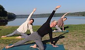 Yoga Gruppe am Wolletzsee, Foto: E.M. Weyer, Lizenz: Tourismusverein Angermünde e. V.