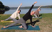 Yoga Gruppe am Wolletzsee, Foto: E.M. Weyer, Lizenz: Tourismusverein Angermünde e. V.