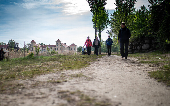 Schloss Rheinberg beim Fontane-Wandermarathon, Foto: Daniel Marienfeld, Lizenz: Tourismusverband Ruppiner Seenland e.V.