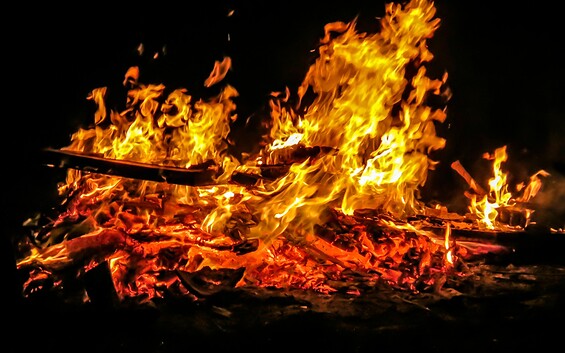 Osterfeuer, Foto: Ulrike Bohr, Lizenz: Pixabay