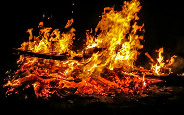 Osterfeuer, Foto: Ulrike Bohr, Lizenz: Pixabay