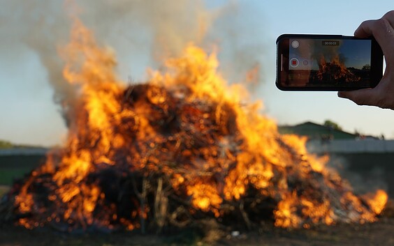 Osterfeuer, Foto: Myléne, Lizenz: Pixabay