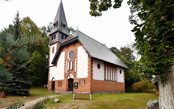 Kirche Kleinzerlang, Foto: Christine Wagner