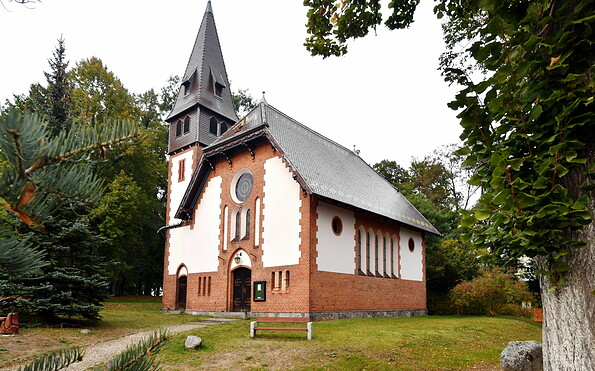 Kirche Kleinzerlang, Foto: Christine Wagner