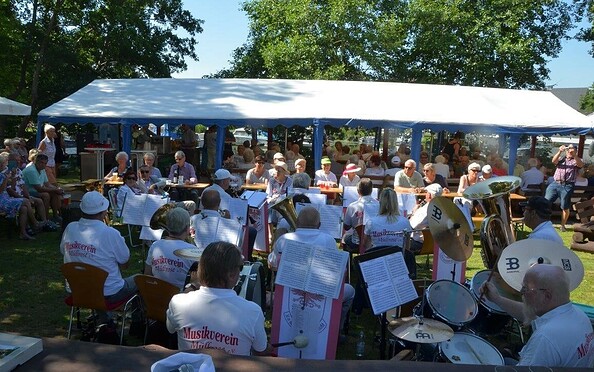 Der Musikverein Müllrose e.V. spielt bei den Müllroser Seekonzerten, Foto: Gerhard Härtel, Lizenz: Gerhard Härtel