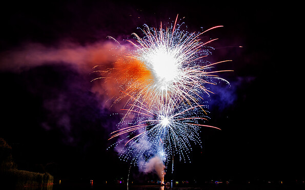 Feuerwerk über dem Großen Müllroser See, Foto: Lutz Boltz, Lizenz: Stadt Müllrose / Haus des Gastes