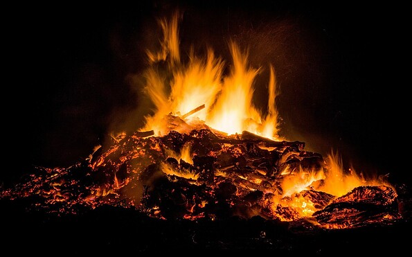Osterfeuer, Foto: Skitterphoto pixabay, Lizenz: Skitterphoto pixabay