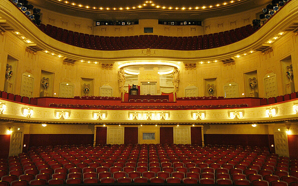 Das Große Haus am Schillerplatz (Blick in den Zuschauerraum), Foto: Marlies Kross, Lizenz: Brandenburgische Kulturstiftung Cottbus-Frankfurt (Oder)