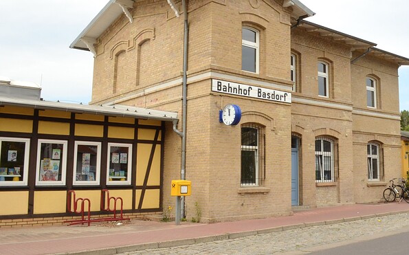 Start und Ziel: Bahnhof Basdorf, Foto: Marlies Losansky, Lizenz: Tourismusverein Naturpark Barnim