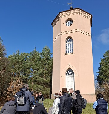 Versteckte Orte zu Ostern entdecken - Eine generationsübergreifende Entdeckertour zum Wartturm
