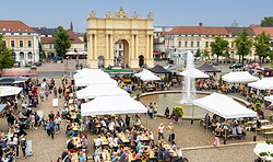 Frühlings-Weinmarkt auf dem Luisenplatz