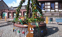 Osterbrunnen geschmückt