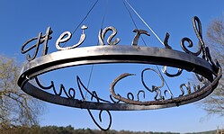 Dreidimensionalitäten zu Heinrich