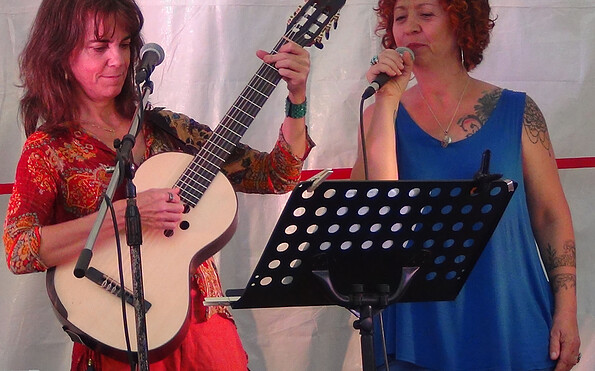Catalina Claro (Chile) und Cathy (Frankreich), Foto: Jürgen Günther, Lizenz: Brassens in Basdorf e. V.