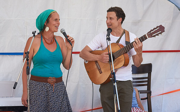 Duo "Die Mochitos", Foto: Sur Mesure, Lizenz: Brassens in Basdorf e. V.