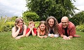 Als Familie zusammen Zeit in der Natur verbringen., Foto: C. Kuchem, Lizenz: NABU