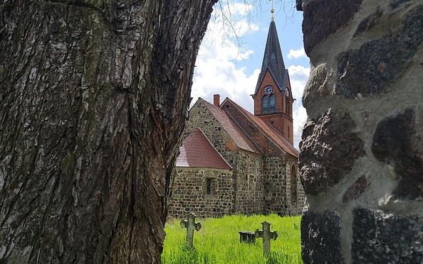 Dorfkirche Großziethen, Foto: Petra Förster, Lizenz: Tourismusverband Dahme-Seenland e.V.