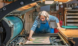 Kunstgespräch zur Jubiläumsausstellung „Gedruckt in der Saalpresse Bergsdorf“
