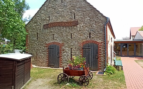 Die Angerscheune am Dorfanger in Petershagen von außen gesehen., Foto: Kathleen Brandau, Lizenz: Gemeinde
