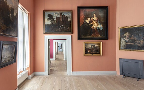 Blick in eine Raumflucht im Schlossmuseum Oranienburg, ganz vorn die Erste Kammer im linken Flügel, Foto: Andreas Lechtape, Lizenz: Bildarchiv Foto Marburg, SPSG