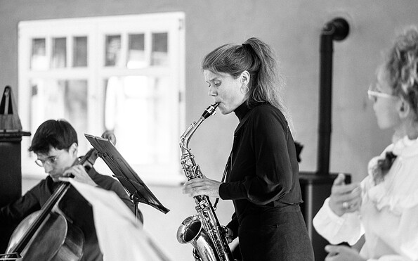 Saxophonistin, Foto: Eric Gross, Lizenz: Klingendes Gut GbR