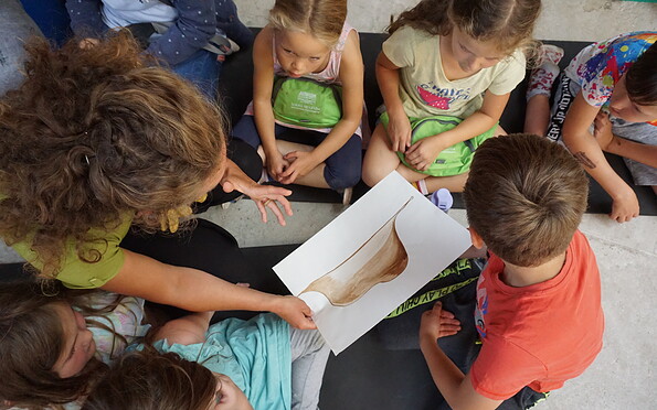 Zeichnung und Kinder, Foto: Jana Kühn, Lizenz: Klingendes Gut GbR