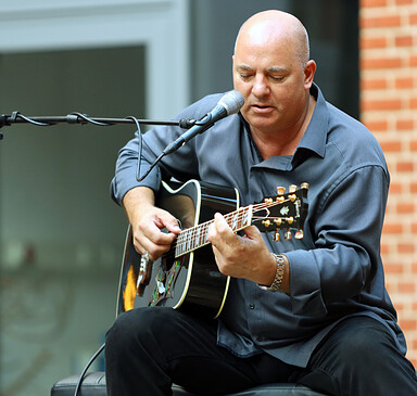 Marty Hall, Bluesmusiker, Foto: Lars Schladitz, Museumsfabrik Pritzwalk, Lizenz: Museumsfabrik Pritzwalk