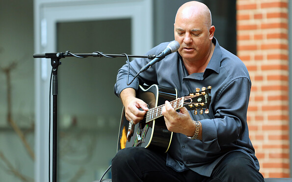 Marty Hall, Bluesmusiker, Foto: Lars Schladitz, Museumsfabrik Pritzwalk, Lizenz: Museumsfabrik Pritzwalk