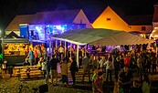 Tanzende Menschen beim Abendkonzert an der Schlossherberge, Foto: Andreas Franke, Lizenz: Andreas Franke