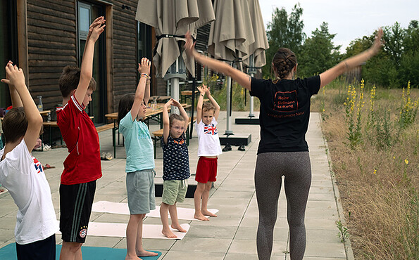 Sommerliches Heide-Yoga in Sielmanns Naturlandschaft Wanninchen, Foto: Mathias Rünke, Lizenz: Heinz Sielmann Stiftung