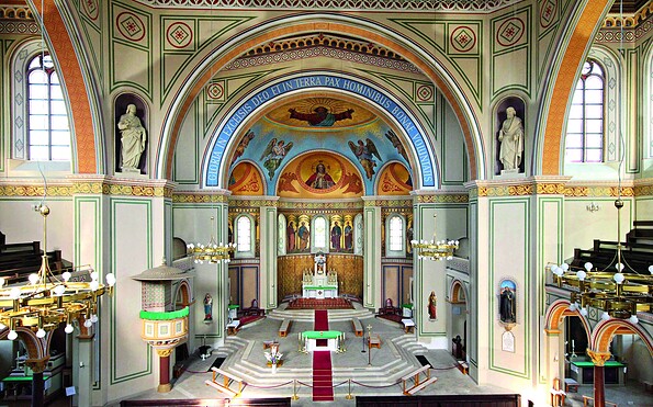 Peter und Paul_Blick in den Altarraum, Foto:  Andreas Statt, Lizenz:  Andreas Statt