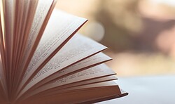 Literarisch-musikalische Lesung: saTIERisches