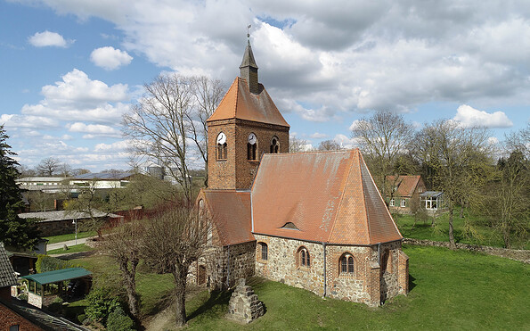 Außenansicht der Dorfkirche Schönhagen, Foto: Bernd Schönberger, Lizenz: Bernd Schönberger
