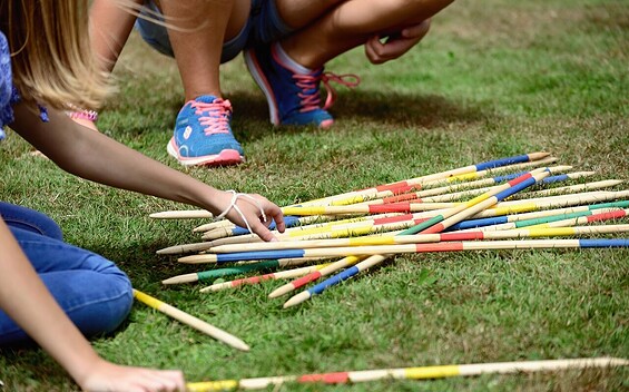 Beispielbild Kinder spielen im Garten, Foto: Pixabay, Lizenz: Pixabay