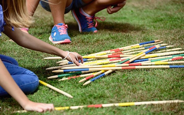 Beispielbild Kinder spielen im Garten, Foto: Pixabay, Lizenz: Pixabay