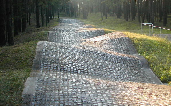 Teststrecke für Kraftfahrzeuge in grüner Landschaft, Foto: Dr. Klaus Urban, Lizenz: FKVV e. V.