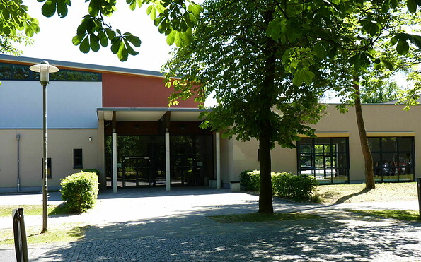 Eingangsbereich Sport- und Kulturzentrum Zeuthen, Foto: Petra Förster, Lizenz: Tourismusverband Dahme-Seenland e.V.