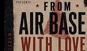 Grafisches Plakat mit dem Text „From Air Base With Love“, Flugzeugsilhouette, roten Sternen und „Lexia presents“., Foto: Ronny Leopold, Lizenz: Ronny Leopold