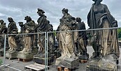 Auf Augen­höhe mit den kolossalen Sandstein­skulpturen des Neuen Palais, Foto: SPSG, Lizenz: SPSG