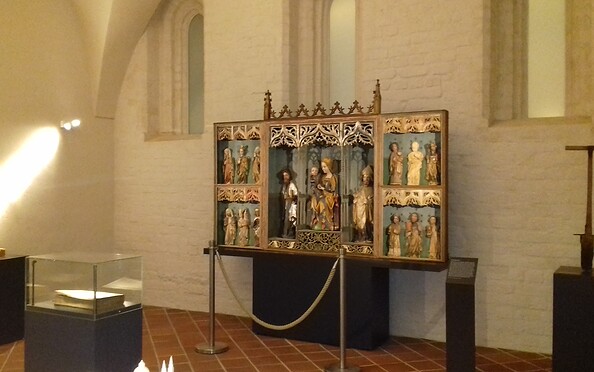 Ausstellungsraum mit Altar, Foto: Stiftung Stift Neuzelle/ Mosig, Lizenz: Stiftung Stift Neuzelle